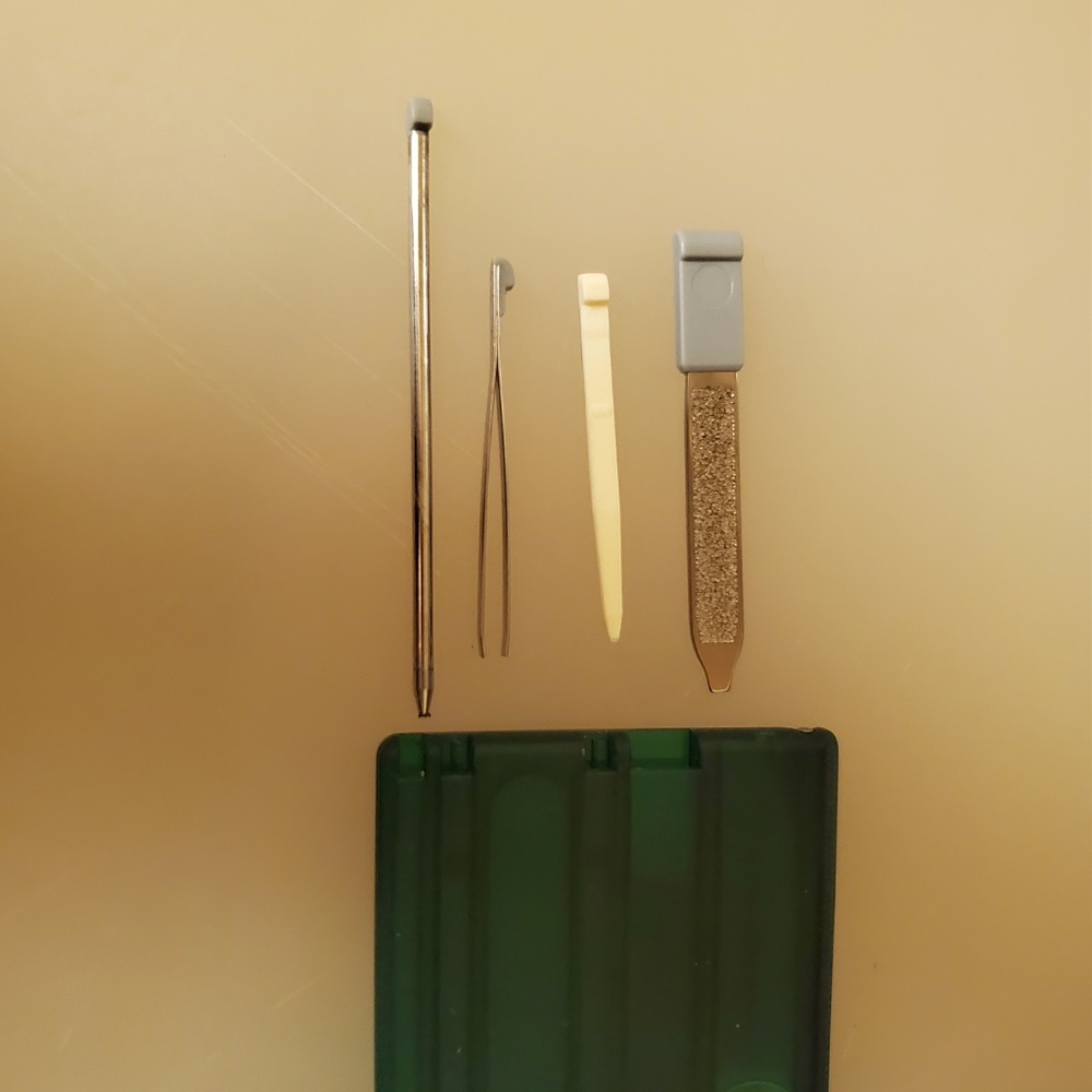 VICTORINOX SwissCard with six tools in translucent emerald - Picture 4 of 6